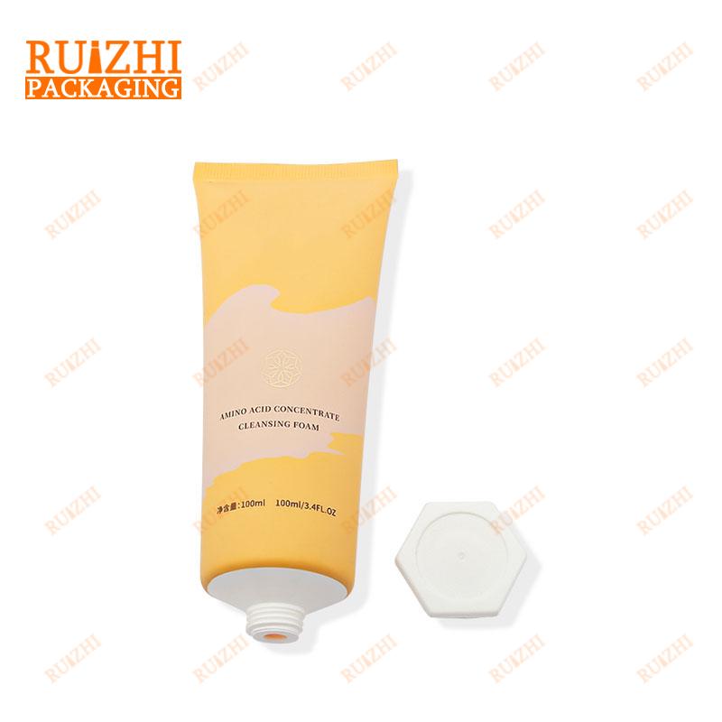 Cosmetic plastic tube}