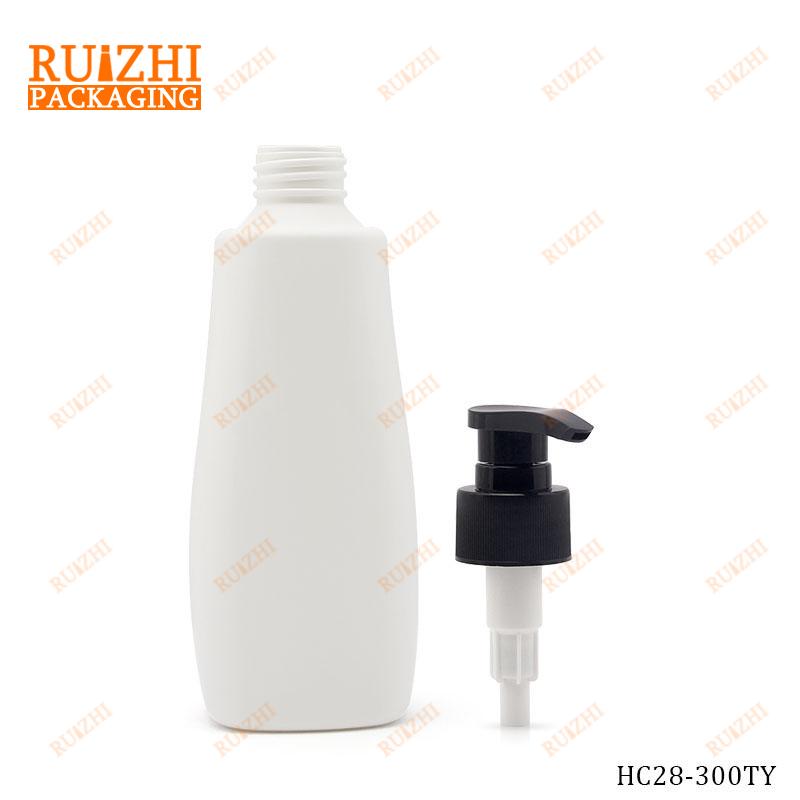 Cosmetic plastic bottle}